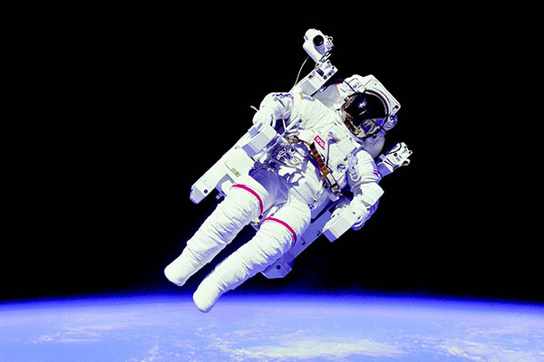 Astronaut Bruce McCandless on the first test flight of the Manned
Maneuvering Unit, February 7, 1984.