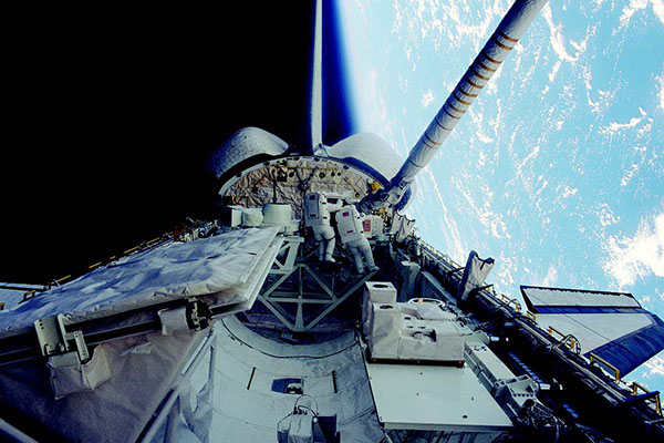 Dave Leestma (left) and Kathryn Sullivan (right) at the Orbital Refueling
System worksite on STS-41G.
The Shuttle Imaging Radar (SIR-B)
antenna is on the left in the foreground.