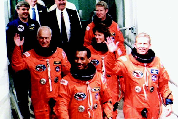 Leaving the crew quarters for our countdown rehearsal. Front row: Charlie
Bolden (left) and Loren Shriver (right). Middle row: Bruce McCandless (left)
and Kathy Sullivan (right). Third row: Chief Astronaut Dan Brandenstein
(blue flight suit), Director of Flight Crew Operations Don Puddy (dark suit),
Steve Hawley (right).